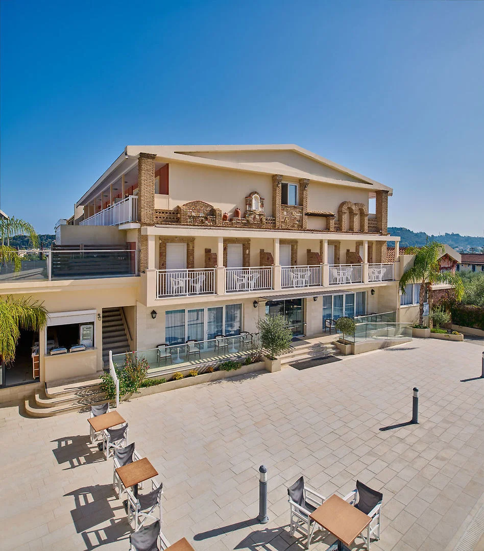 Altura Hotel