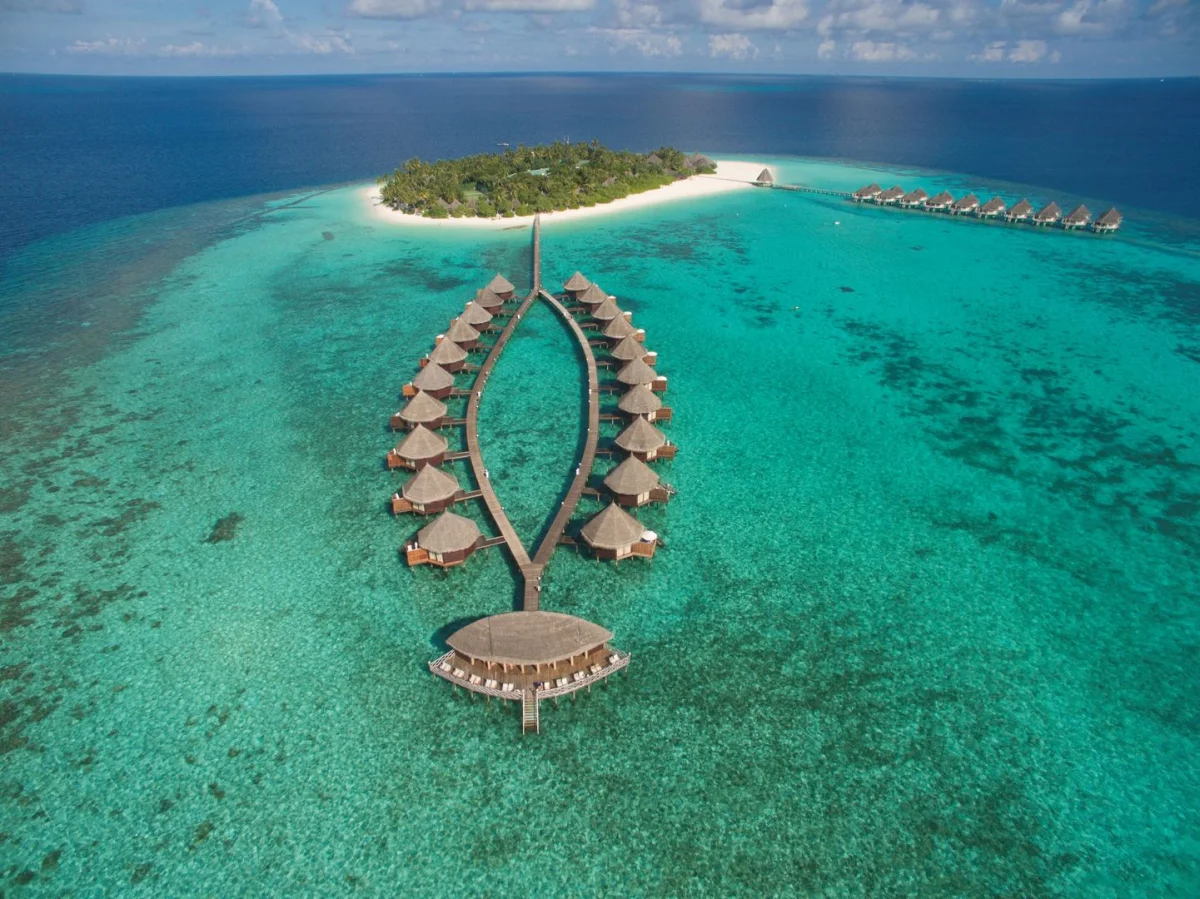  Angaga Island Resort And Spa