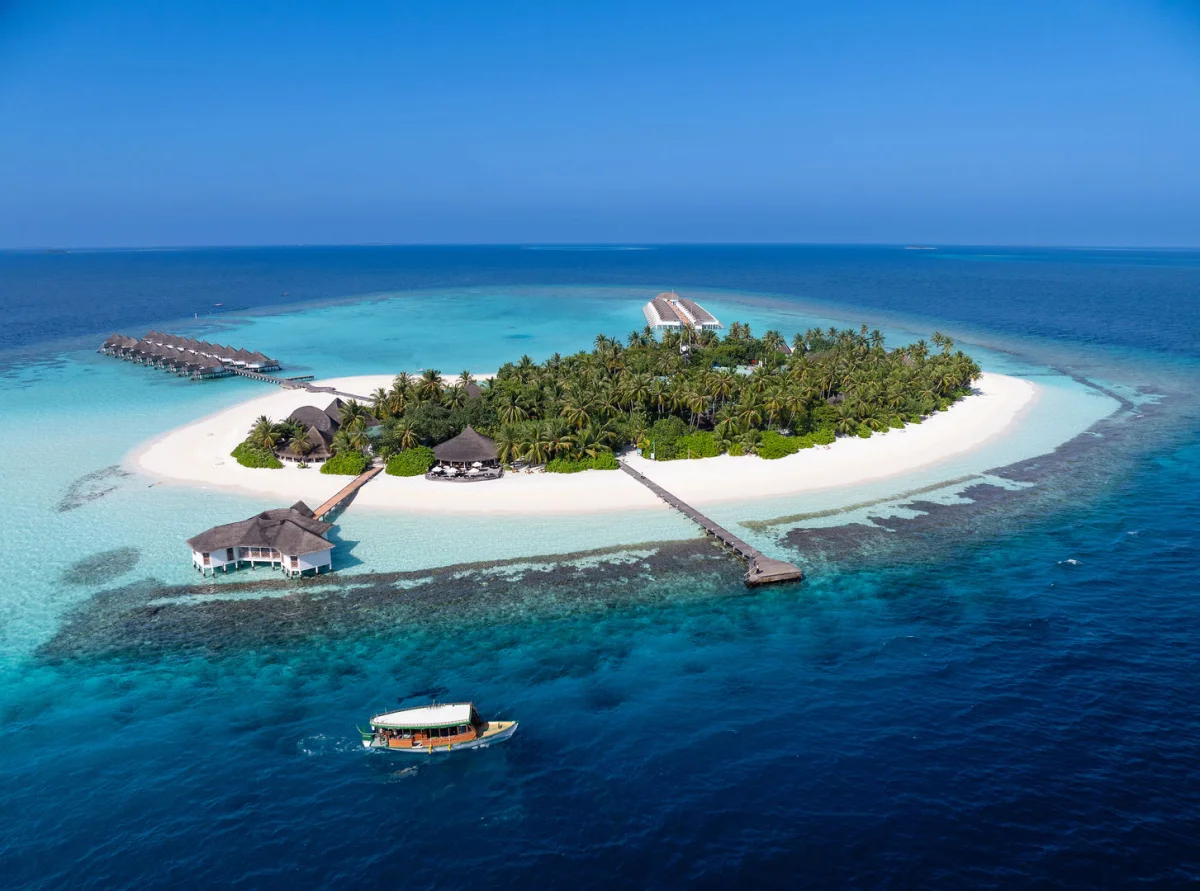  Angaga Island Resort And Spa