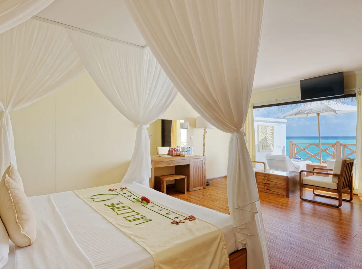  Angaga Island Resort And Spa
