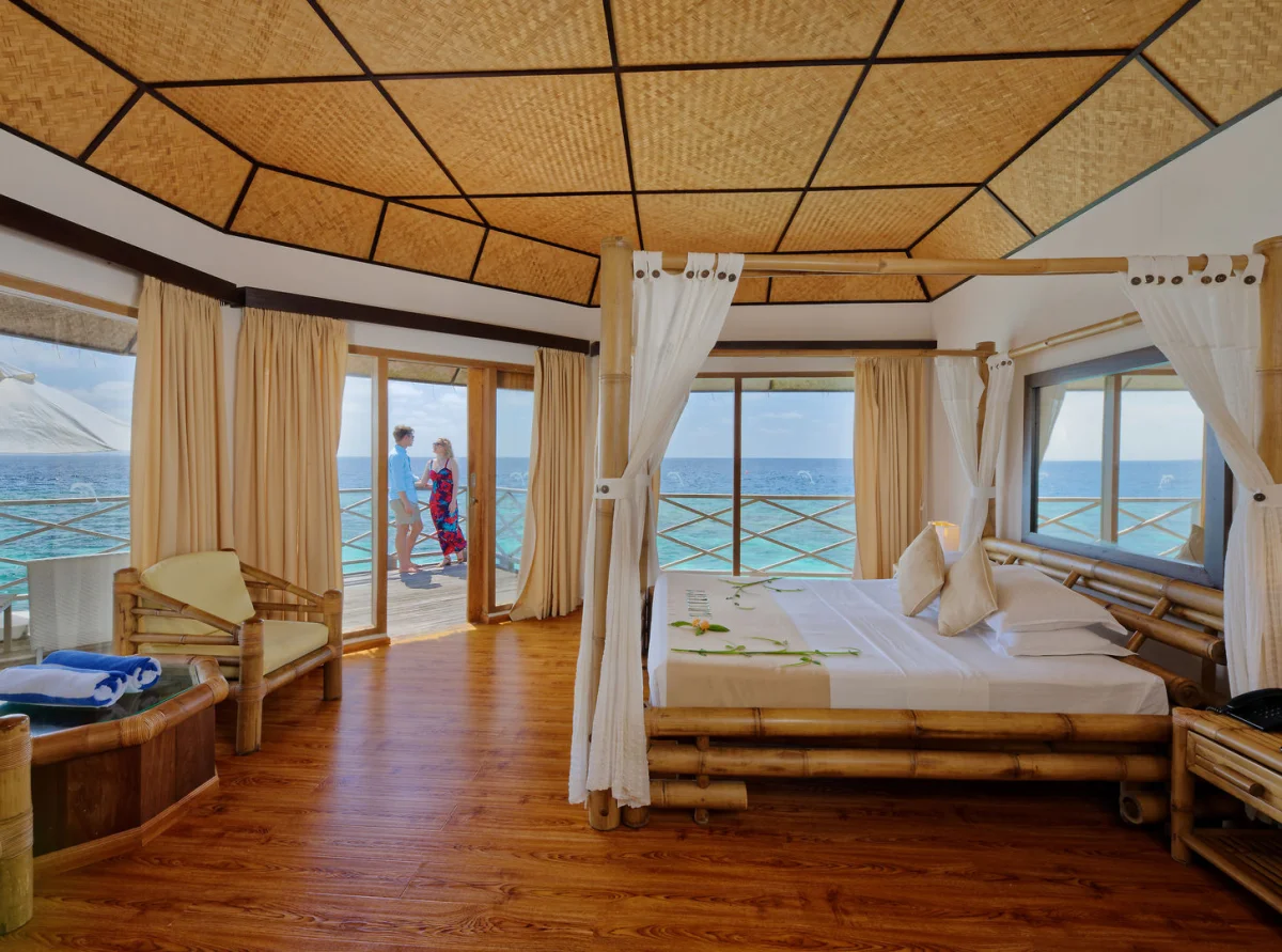  Angaga Island Resort And Spa