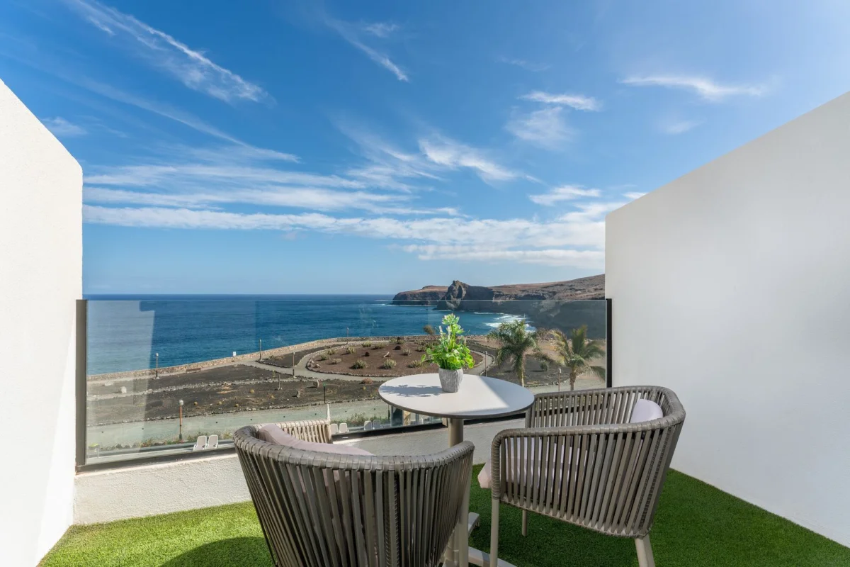 Occidental Roca Negra  Adults Only