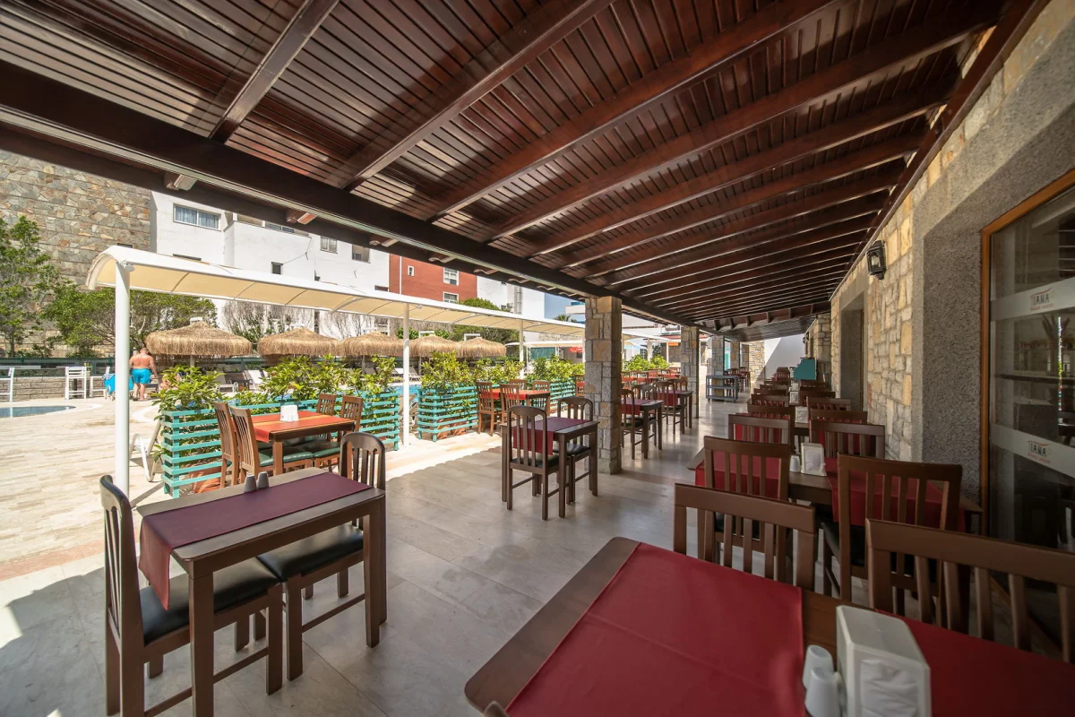 Hotel Tiana Beach