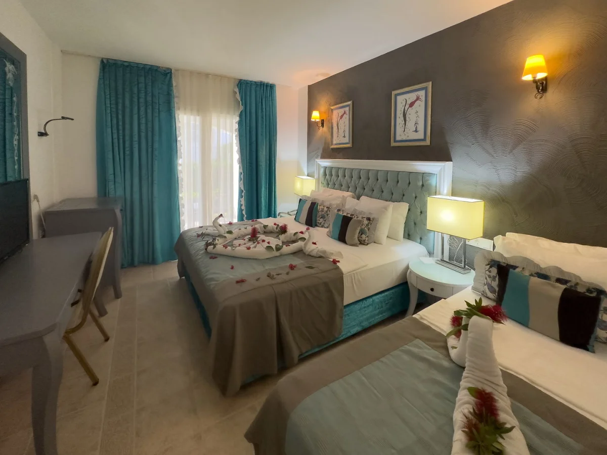 Hotel Tiana Beach