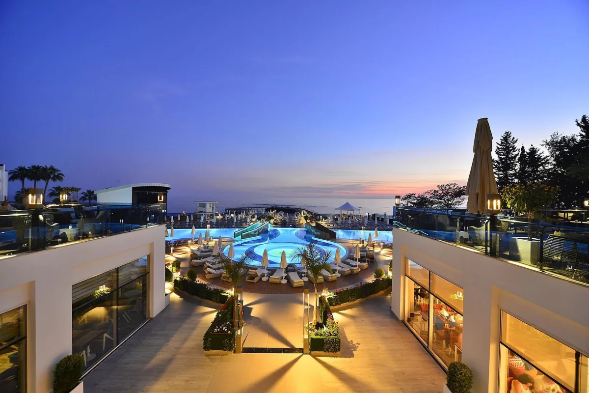  Azura Deluxe Resort & Spa Avsallar