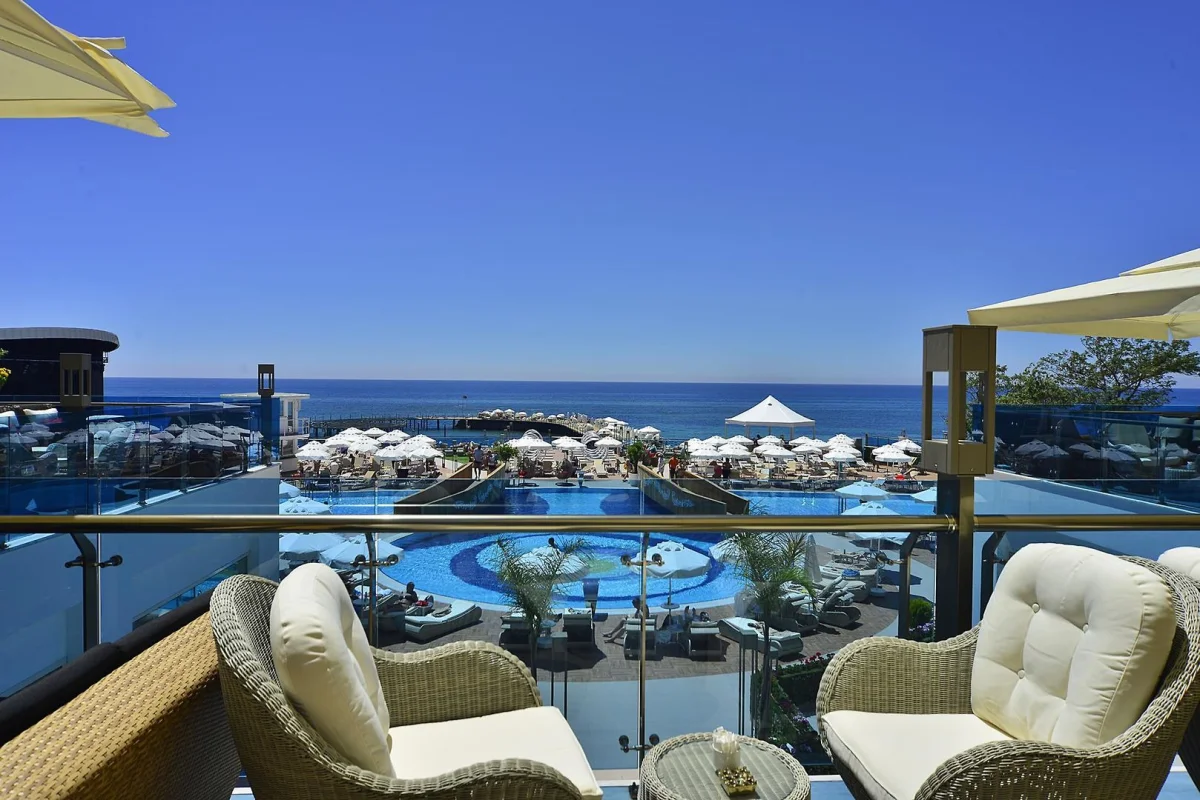  Azura Deluxe Resort & Spa Avsallar