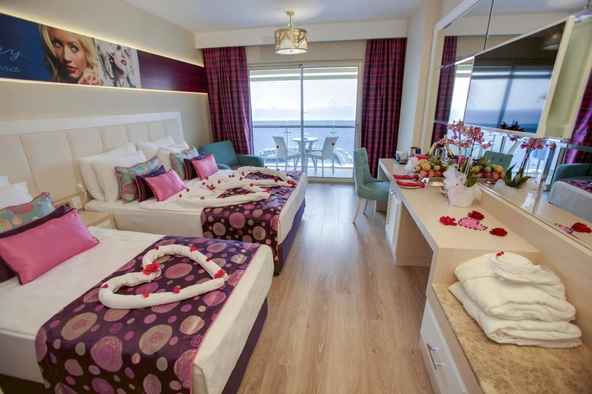  Azura Deluxe Resort & Spa Avsallar