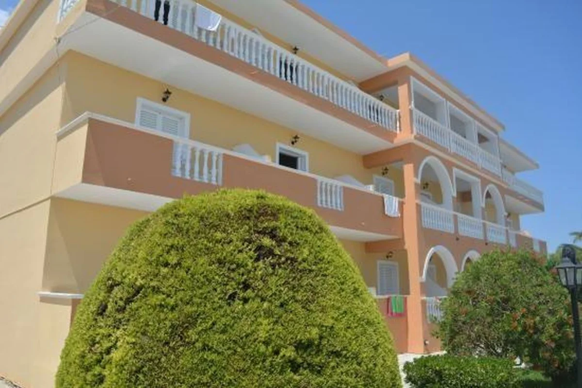 Derekas Apartments