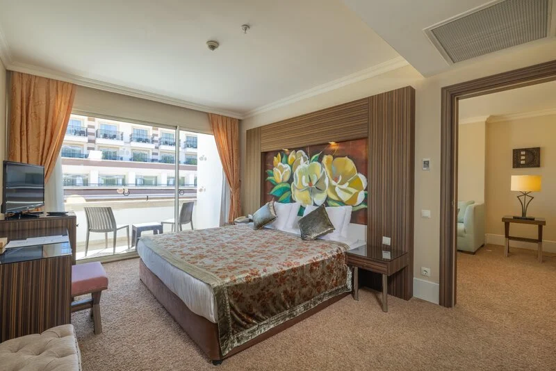 Crystal De Luxe Resort And Spa
