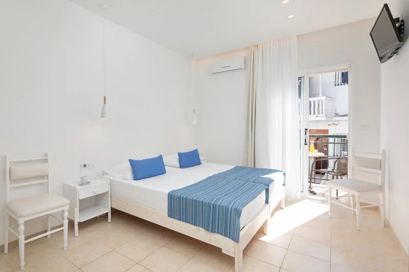 Bella Vista Beach Hotel & Studios