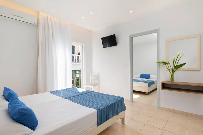 Bella Vista Beach Hotel & Studios