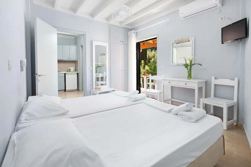 Bella Vista Beach Hotel & Studios