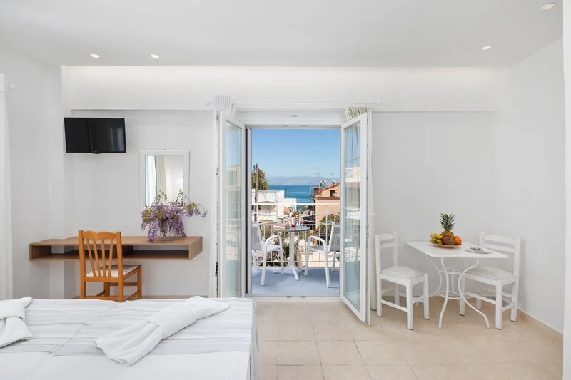 Bella Vista Beach Hotel & Studios