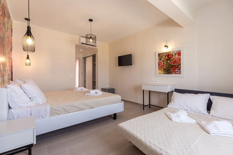 Aqua Luxury Suites