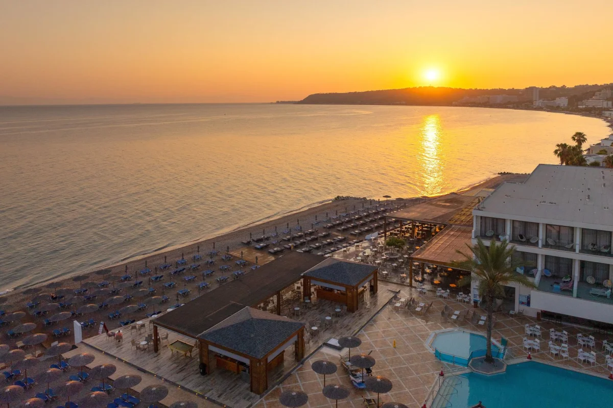 Avra Beach Resort Hotel & Bungalows