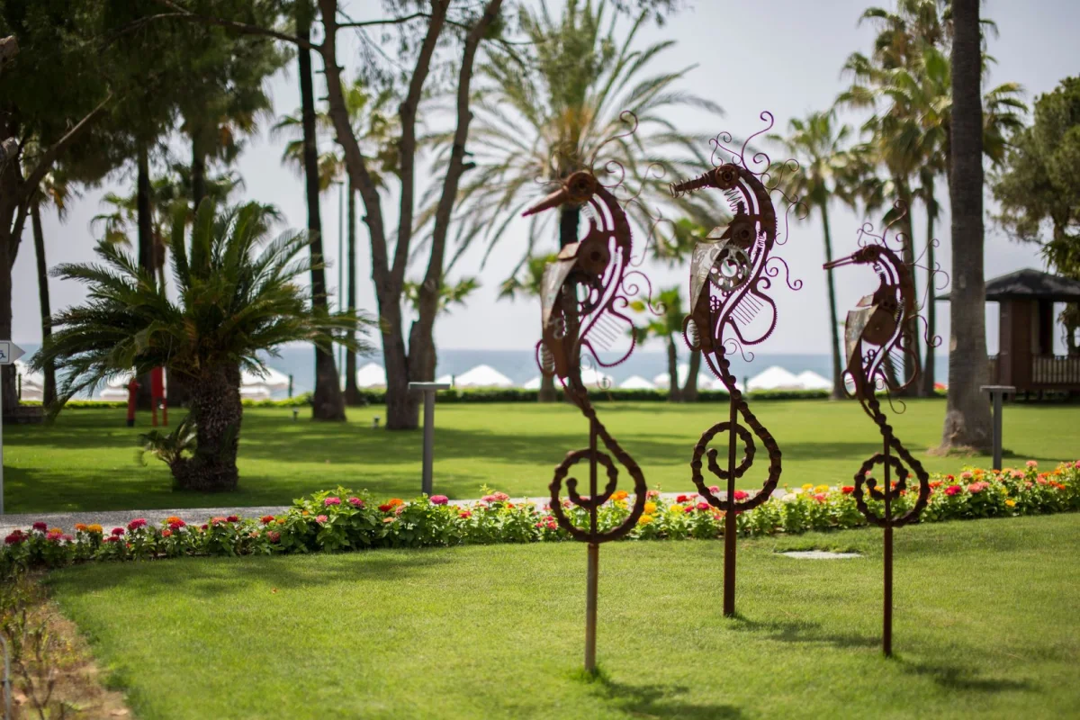 Acanthus Cennet Barut Collection