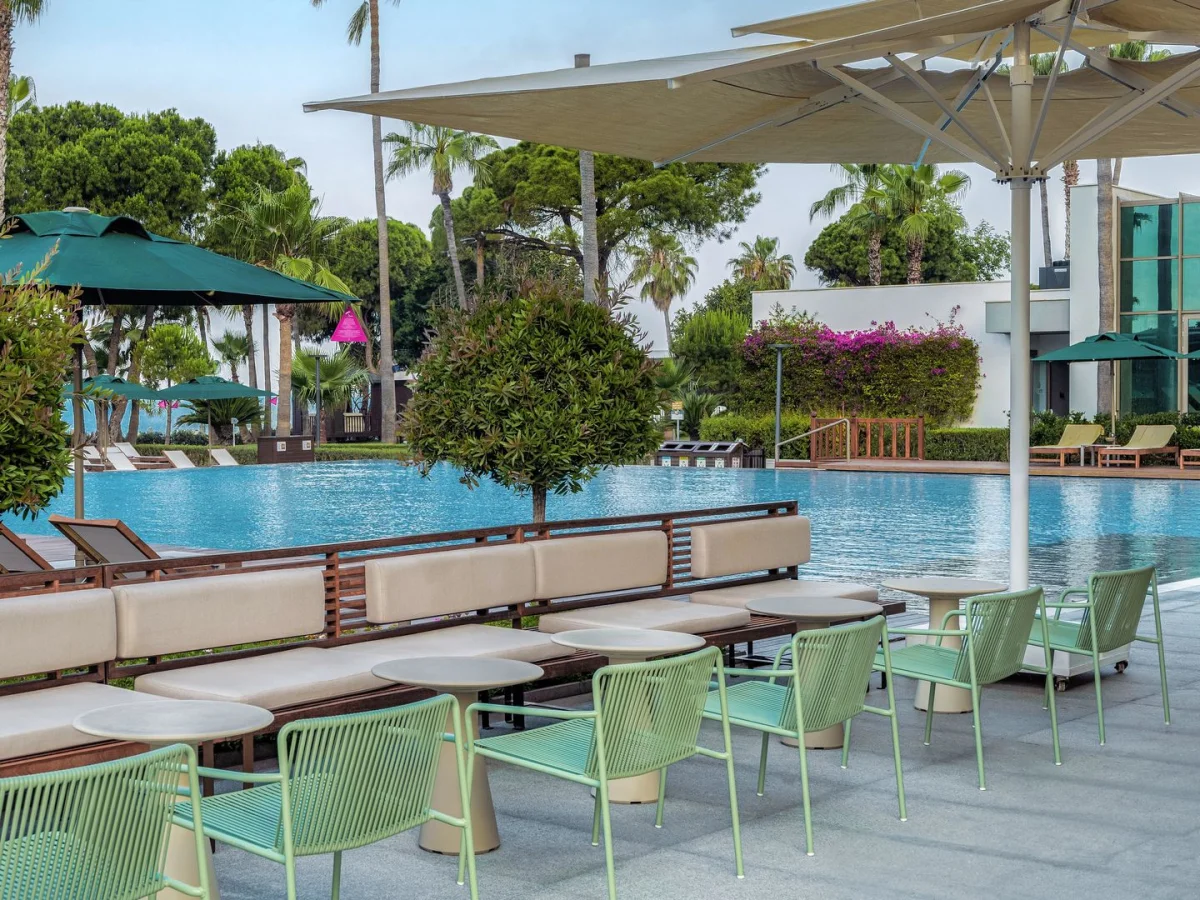 Acanthus Cennet Barut Collection