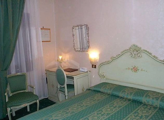 Gallery 5