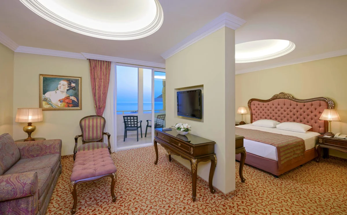 Antique Roman Palace Museum Hotel