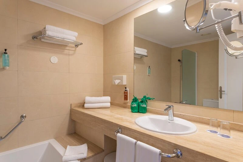 Landmar Costa Los Gigantes Family Resort